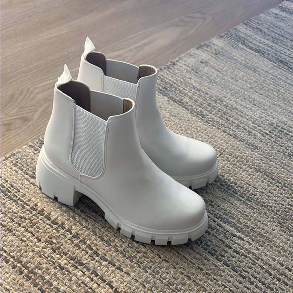 Women's White Chunky Ankle Boots never worn!!!